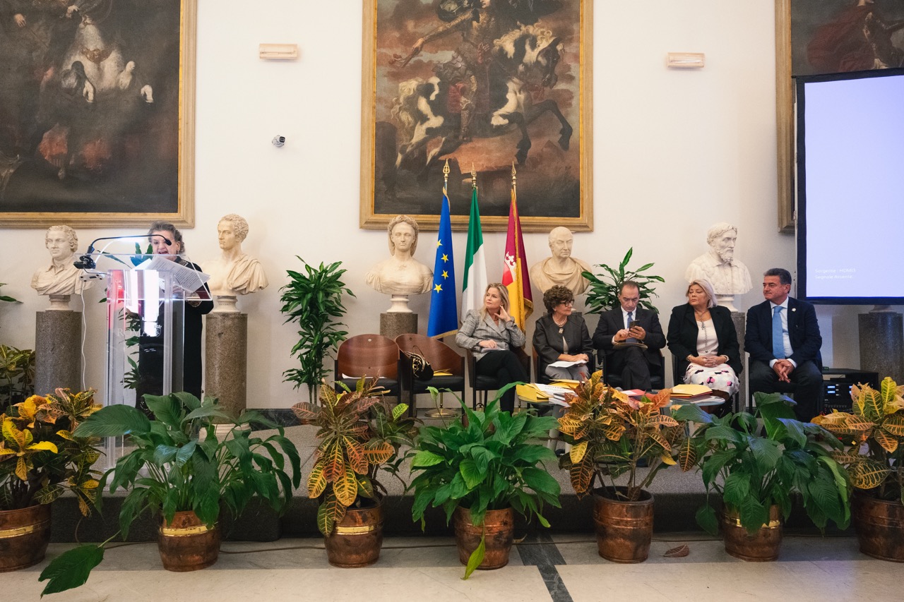 Maestro Marcella Crudeli, Founder and Artistic Director of the Roma International Piano Competition adressing the public during the press event along with Nina Orenga di Gaffory, Maria Cuzzoni, Maestro Filippo Manci, Maura Gentile and Amedeo Rivelli